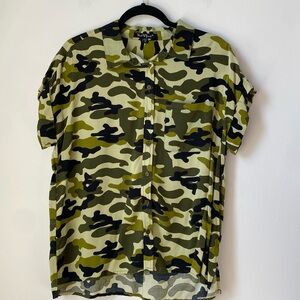 Velvet Heart green camouflage shirt, pocket Button down, collared, Rayon, M